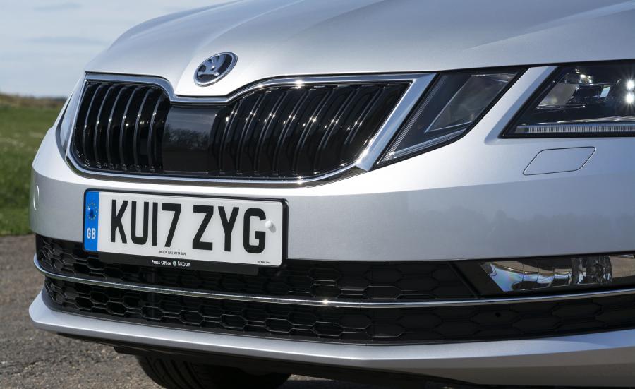 Детали экстерьера Skoda Octavia 2017 года  (UK) (фото 9 из 16)